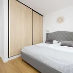 Lägenhet Ursynow With Desk & Balcony By Renters Warszawa