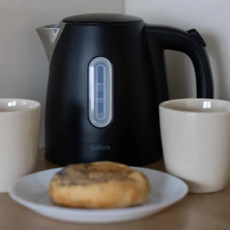 Ursynow With Desk & Balcony By Renters Apartman *