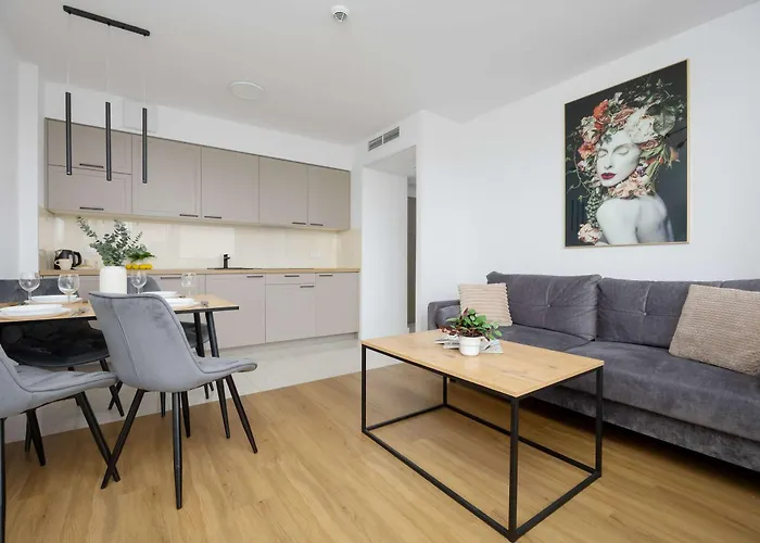 公寓 Ursynow With Desk & Balcony By Renters *