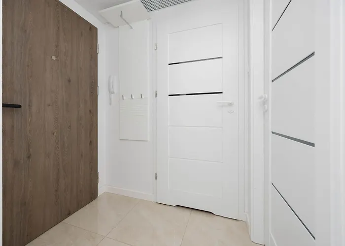 公寓 Ursynow With Desk & Balcony By Renters